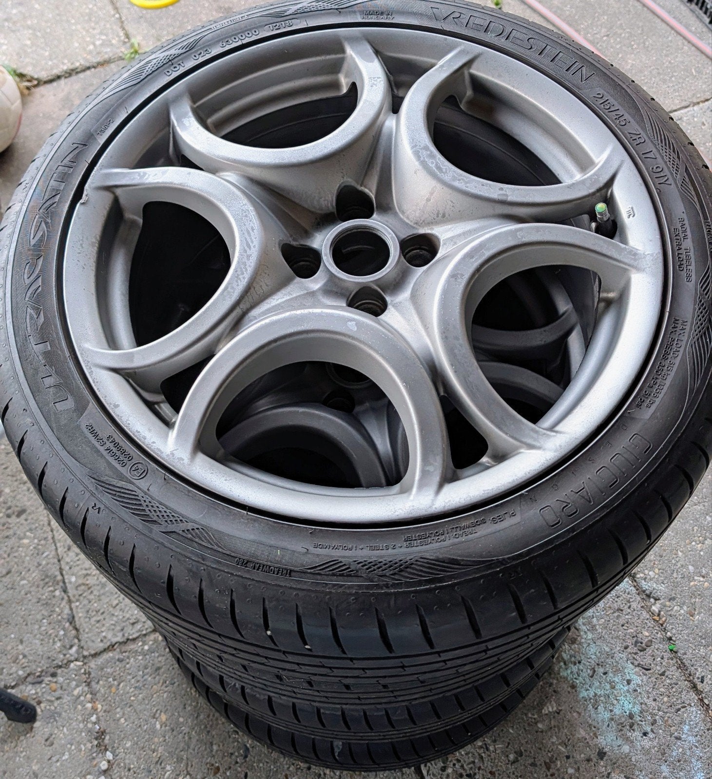 Originele Alfa Romeo MiTo velgen 17 inch met zomerbanden, Auto-onderdelen, Banden en Velgen, Ophalen, Banden en Velgen, 17 inch