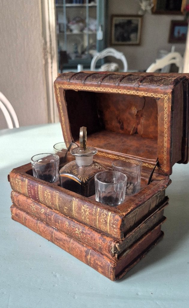 Set antieke boeken met verborgen drankflesje en glaasjes, Ophalen of Verzenden