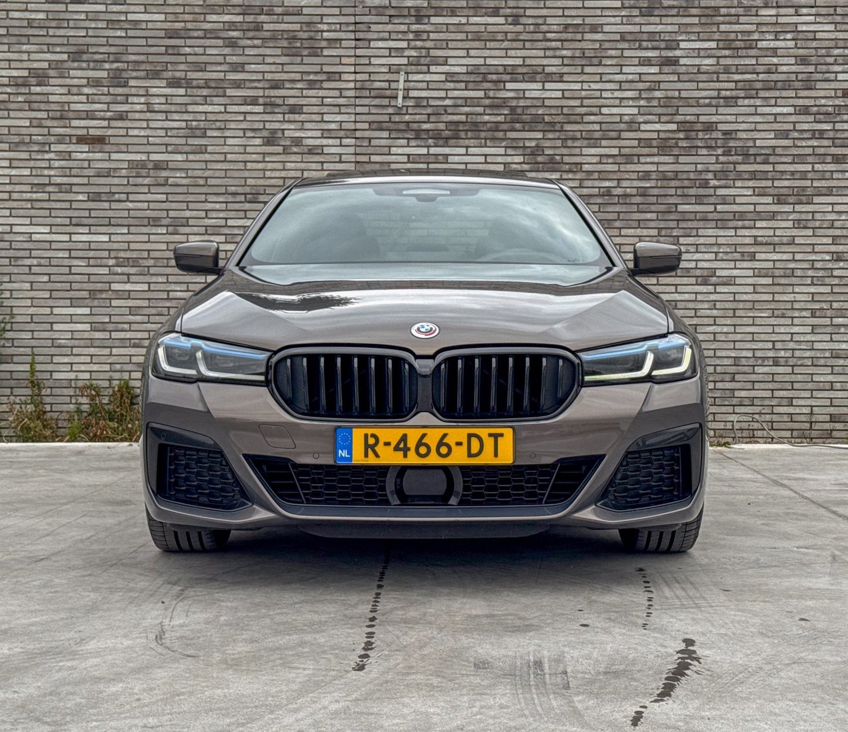 BMW 5-serie 545e xDrive * INIVIDUAL * HUD * ACHTER AS STUURI, Gebruikt, 2000 kg, 120 €/maand, Bedrijf