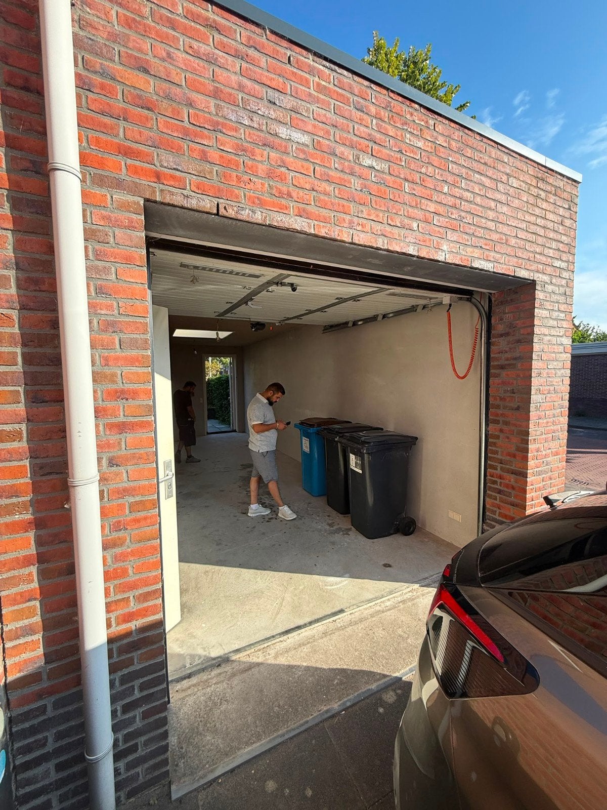 Elektrische Garagedeur - Wit, Gebruikt hoogte 235 breedt 250, Doe-het-zelf en Verbouw, Deuren en Horren, Ophalen, Gebruikt, Garagedeur