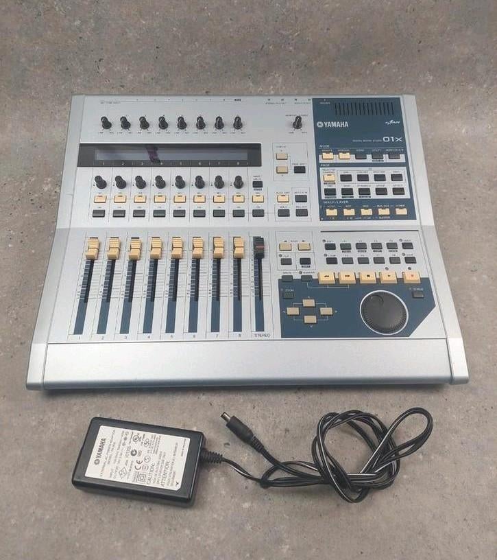 👉 Yamaha 01x DAW Mengtafel / Controller / Interface & mixer, Ophalen of Verzenden, Gebruikt, 10 tot 20 kanalen, Microfooningang
