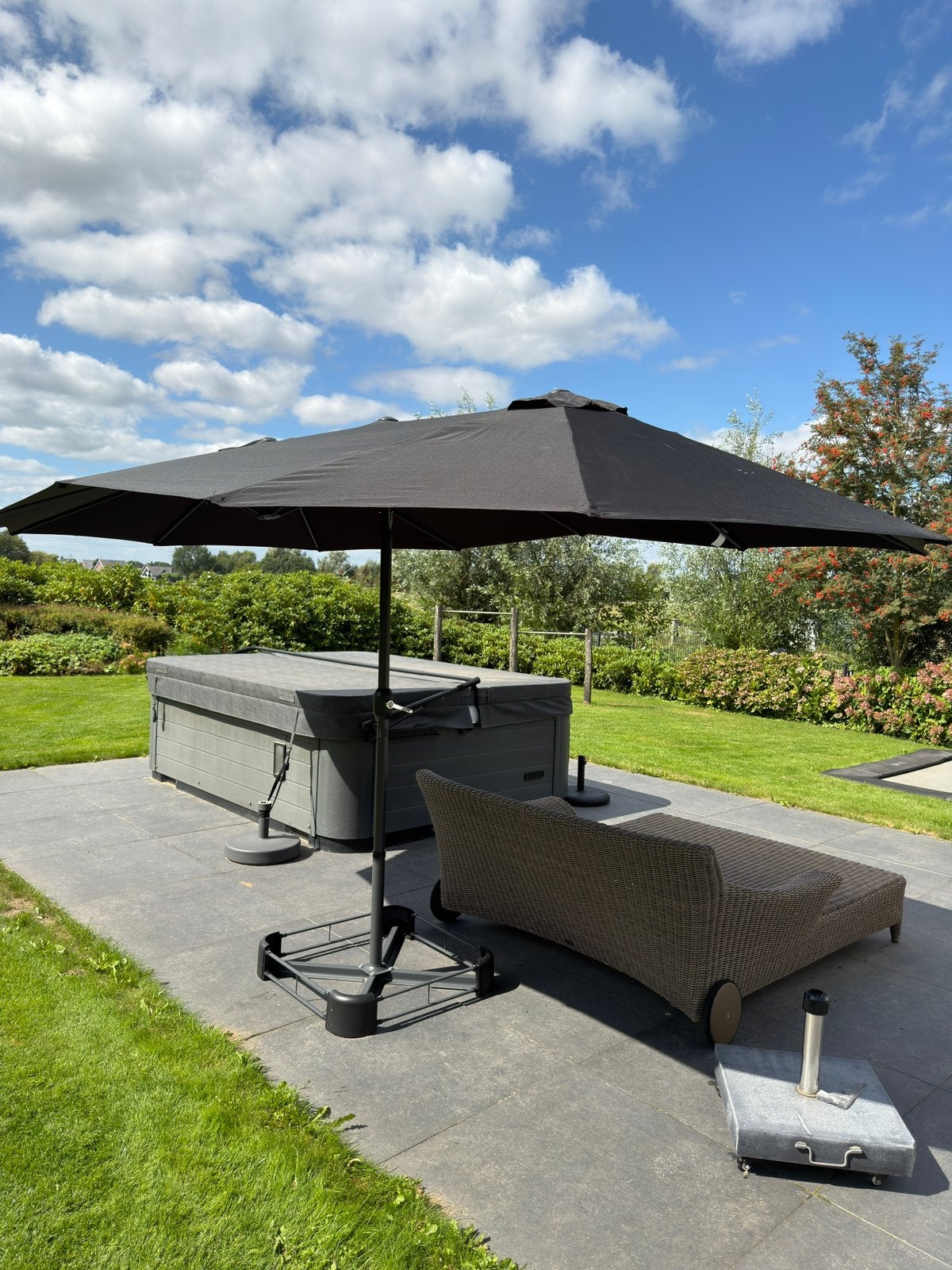 Nieuwe parasol met voet, Tuin en Terras, Ophalen, Zo goed als nieuw, Overige typen