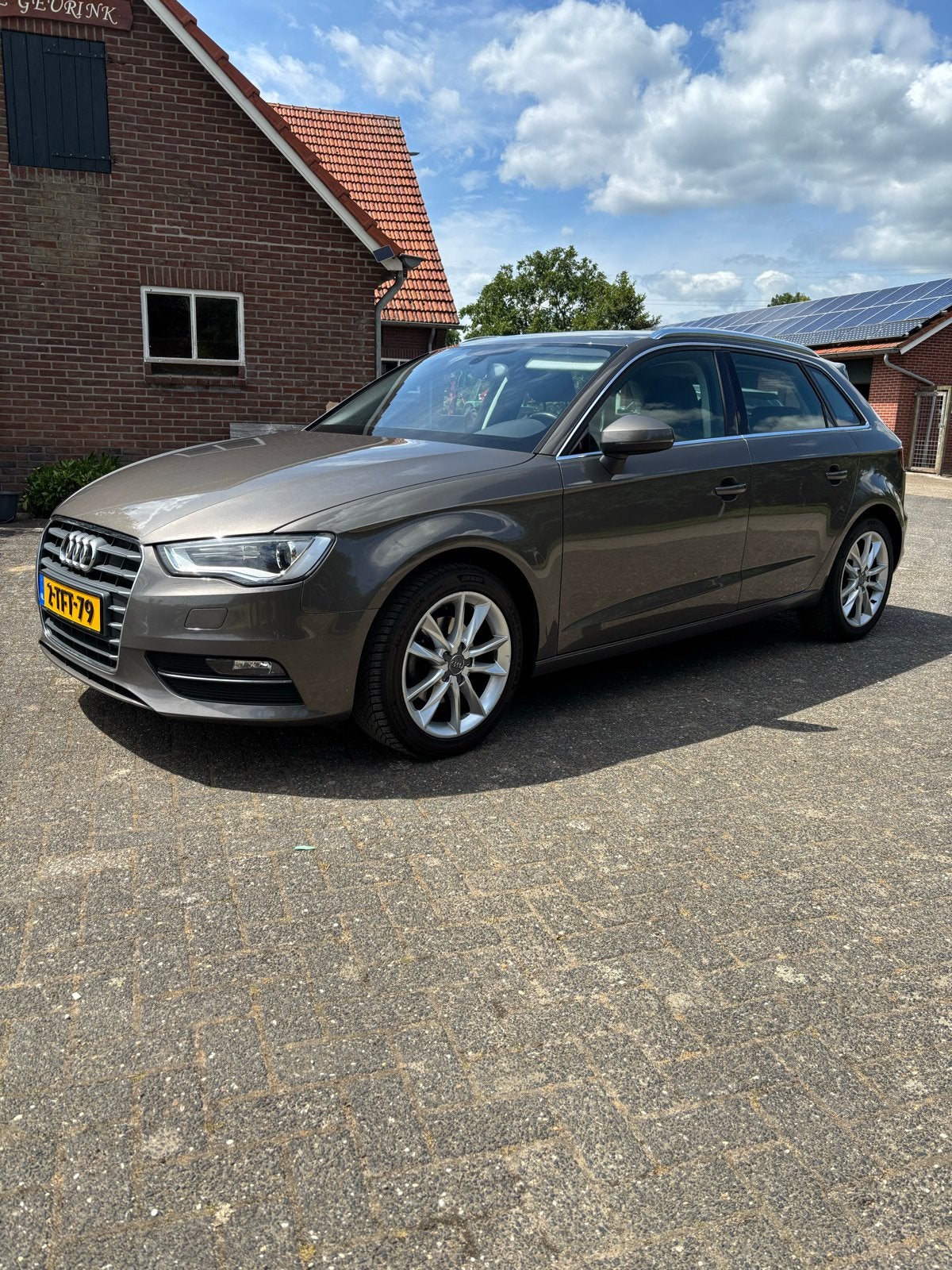 Mooie Audi A3 1.4 Tfsi COD 140 pk! Sportback 2014 beige, Stof, Zwart, Beige, Onderhoudsboekje