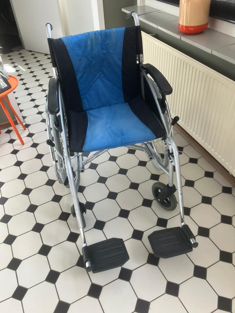 Excel G-lite lichtgewicht rolstoel voetstenen quick release, Diversen, Rolstoelen, Ophalen, Inklapbaar, Gebruikt, Duwrolstoel