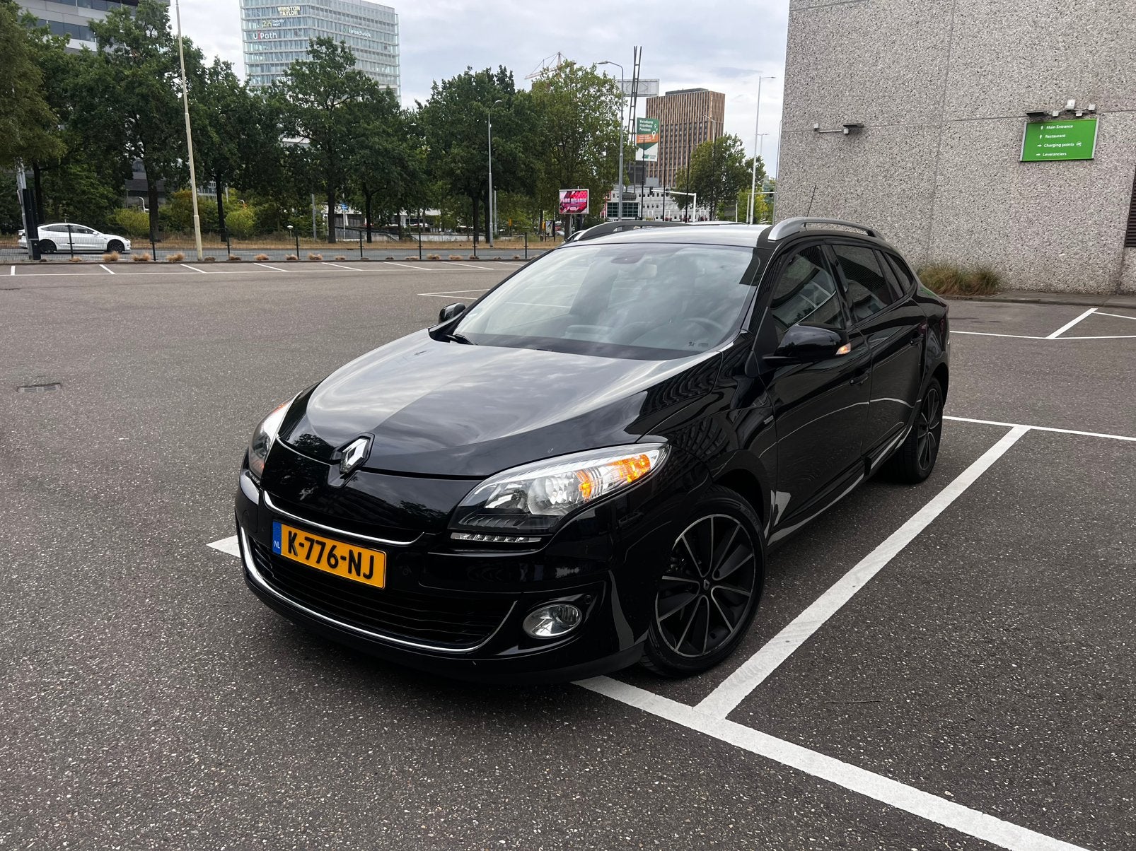 Renault Mégane BOSE 1.4 16V TCE 96KW Estate 2013 Zwart, Auto's, Renault, Voorwielaandrijving, Euro 5, 4 cilinders, Zwart