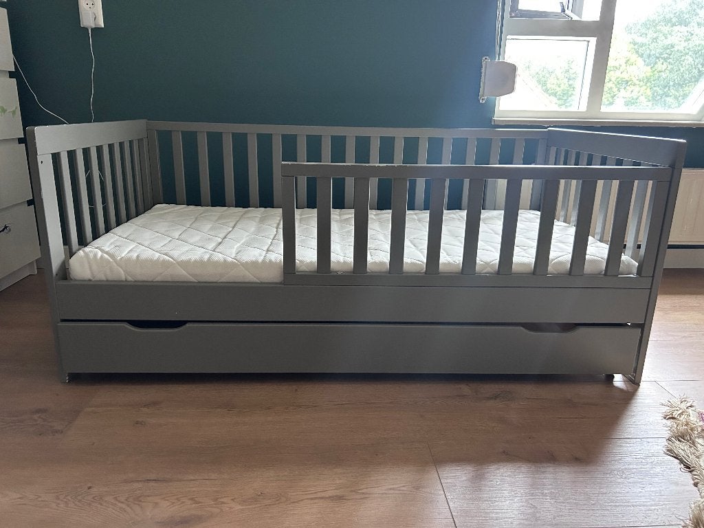 Peuter bed Petit Amelie, Kinderen en Baby's, Ophalen, Gebruikt, 70 tot 85 cm, 140 tot 160 cm