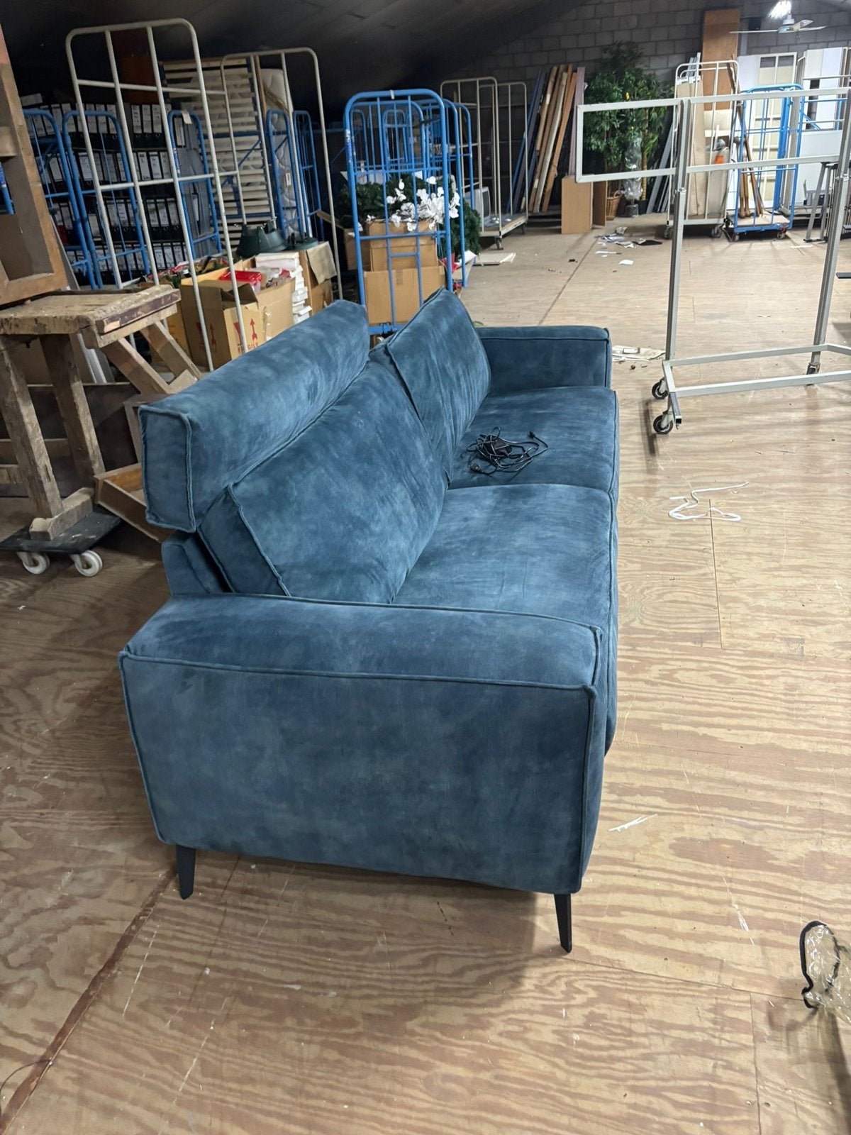 Comfortabele 2-zitsbank in blauwgroen fluweel, Huis en Inrichting, Ophalen, Tweepersoons, 75 tot 100 cm, Zo goed als nieuw