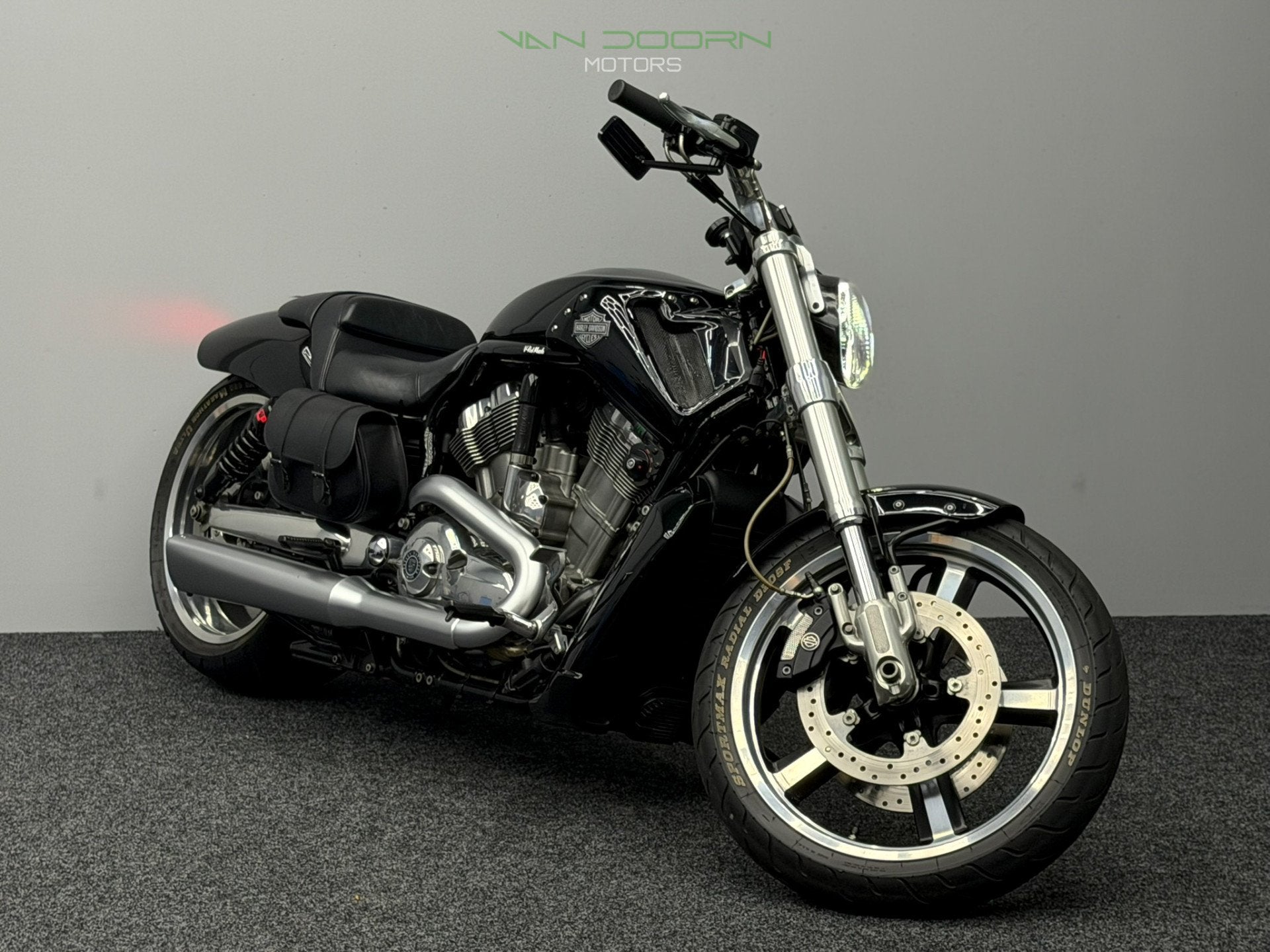 Harley-Davidson VRSCF V-Rod Muscle | 1250 | 5HD | 2011 | Van, Motoren, Motoren | Harley-Davidson, Sportuitlaat, Info@vandoornmotors.nl
