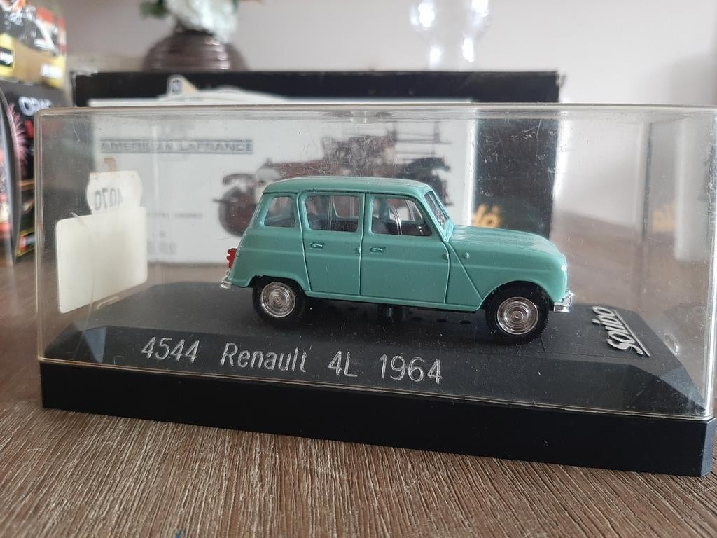 Solido Renault 4L 1964 - Lichtgroen Schaalmodel 1:43, Ophalen of Verzenden, Zo goed als nieuw, Auto, Solido