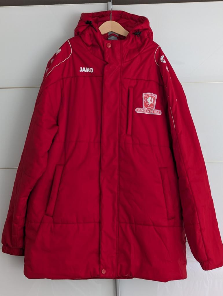 FC Twente winterjas maat M (gebruikssporen!), Maat 48/50 (M), Ophalen of Verzenden, Jako, Gedragen
