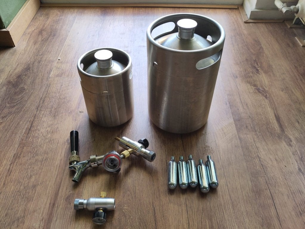 2L en 5L fust/keg + tapaccesoires, Witgoed en Apparatuur, Thuistaps, Ophalen, Zo goed als nieuw, Overige merken