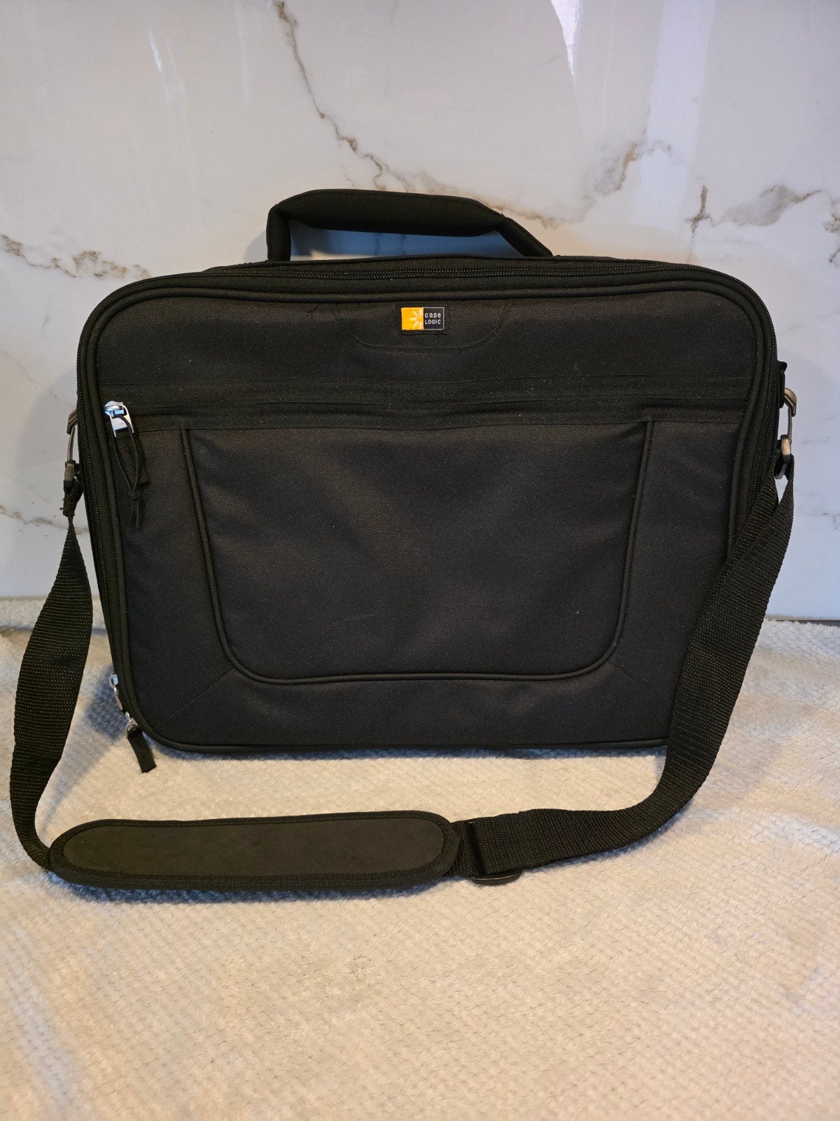 Case Logic laptoptas 43x31 cm met schouderband, Ophalen, 17 inch of meer, Zo goed als nieuw, Laptophoes