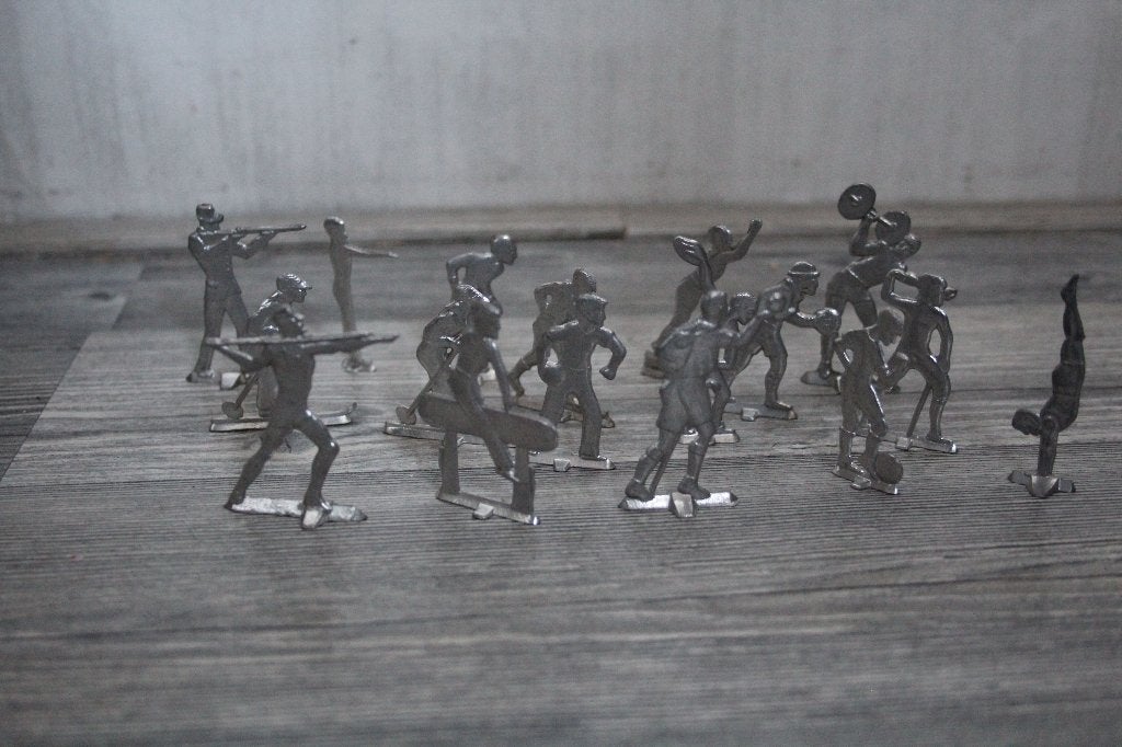 19 tinnen figuurtjes - mensen, sport, Ophalen of Verzenden, Zo goed als nieuw