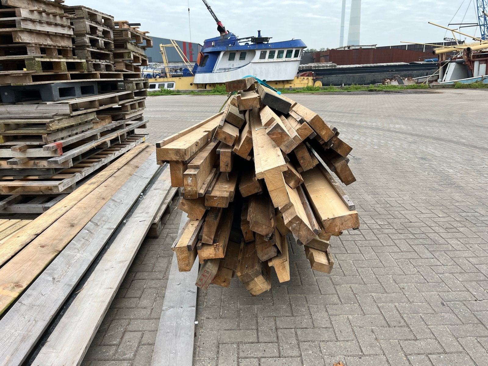 Partij gebruikt hout, diverse lengtes en soorten, Ophalen, Gebruikt, Overige typen, 300 cm of meer
