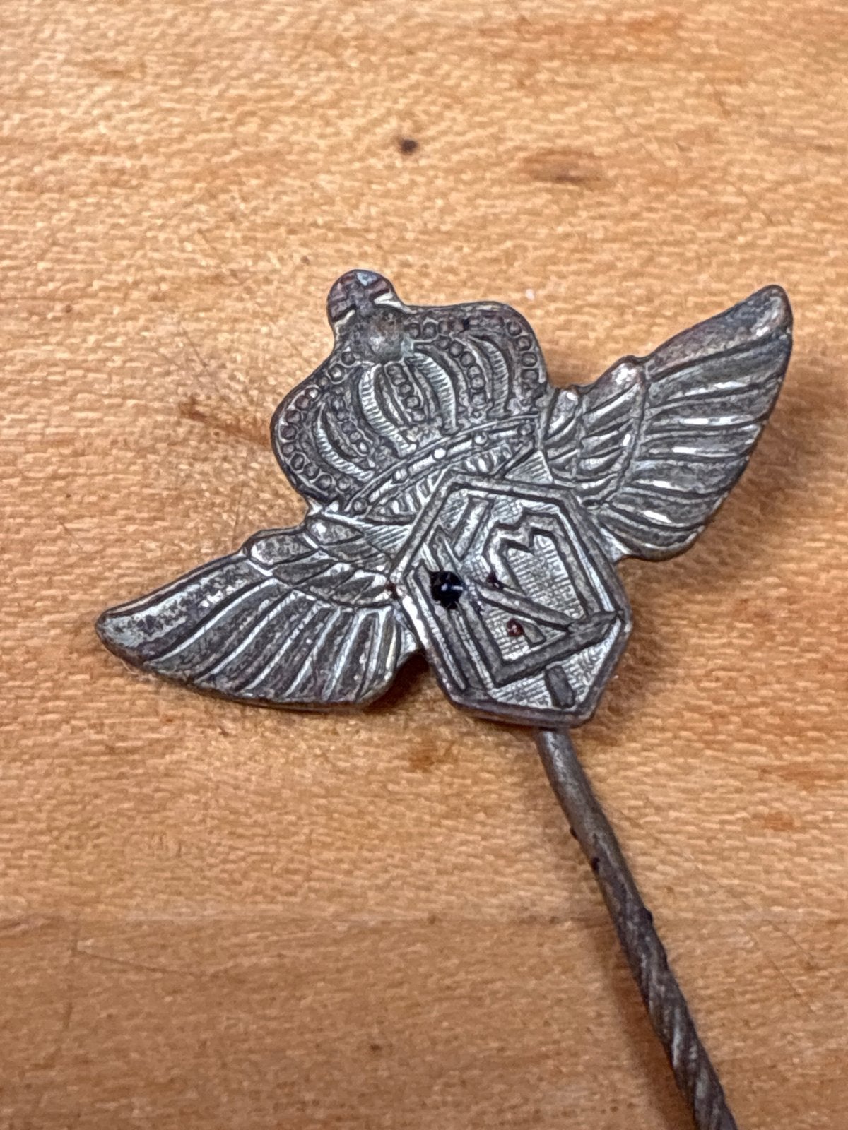 Vroege KLM dasspeld / stickpin (Dirk Roosenburg, ca. 1920–19, Verzenden, Gebruikt, Overige typen