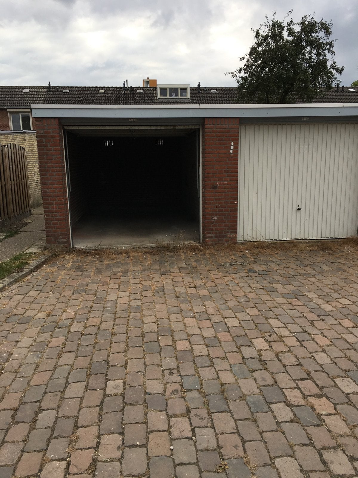 Garagebox te huur winterjanstraat en garnichweg Eindhoven.