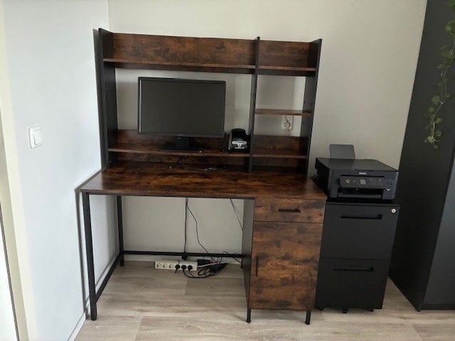 Rustiek bureau inclusief stoel, Ophalen, 120 cm, Spaanplaat of MDF, Zo goed als nieuw