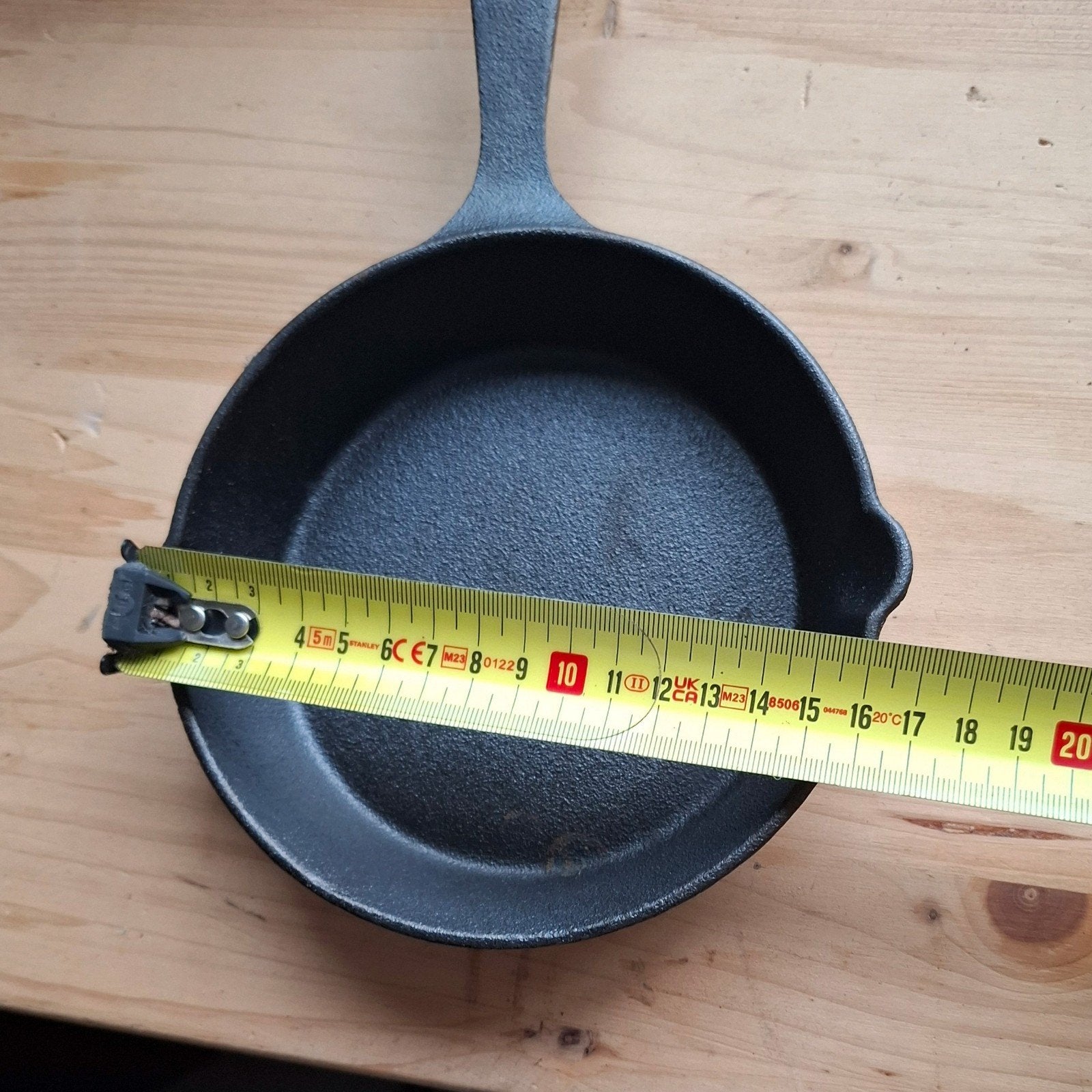 Gietijzeren Skillet - Zo goed als nieuw - 16cm, Ophalen of Verzenden, Zo goed als nieuw, Metaal, Zwart