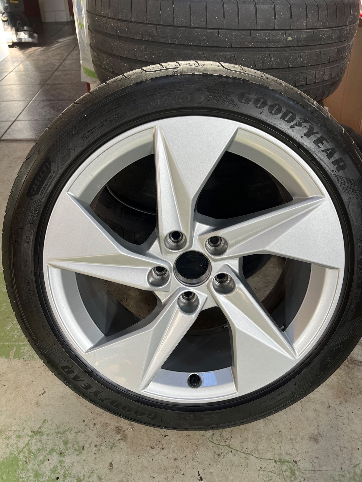 Goodyear zomerbanden met Audi Ronal velgen 225/45R17, Auto-onderdelen, Ophalen, Gebruikt, Banden en Velgen, 17 inch