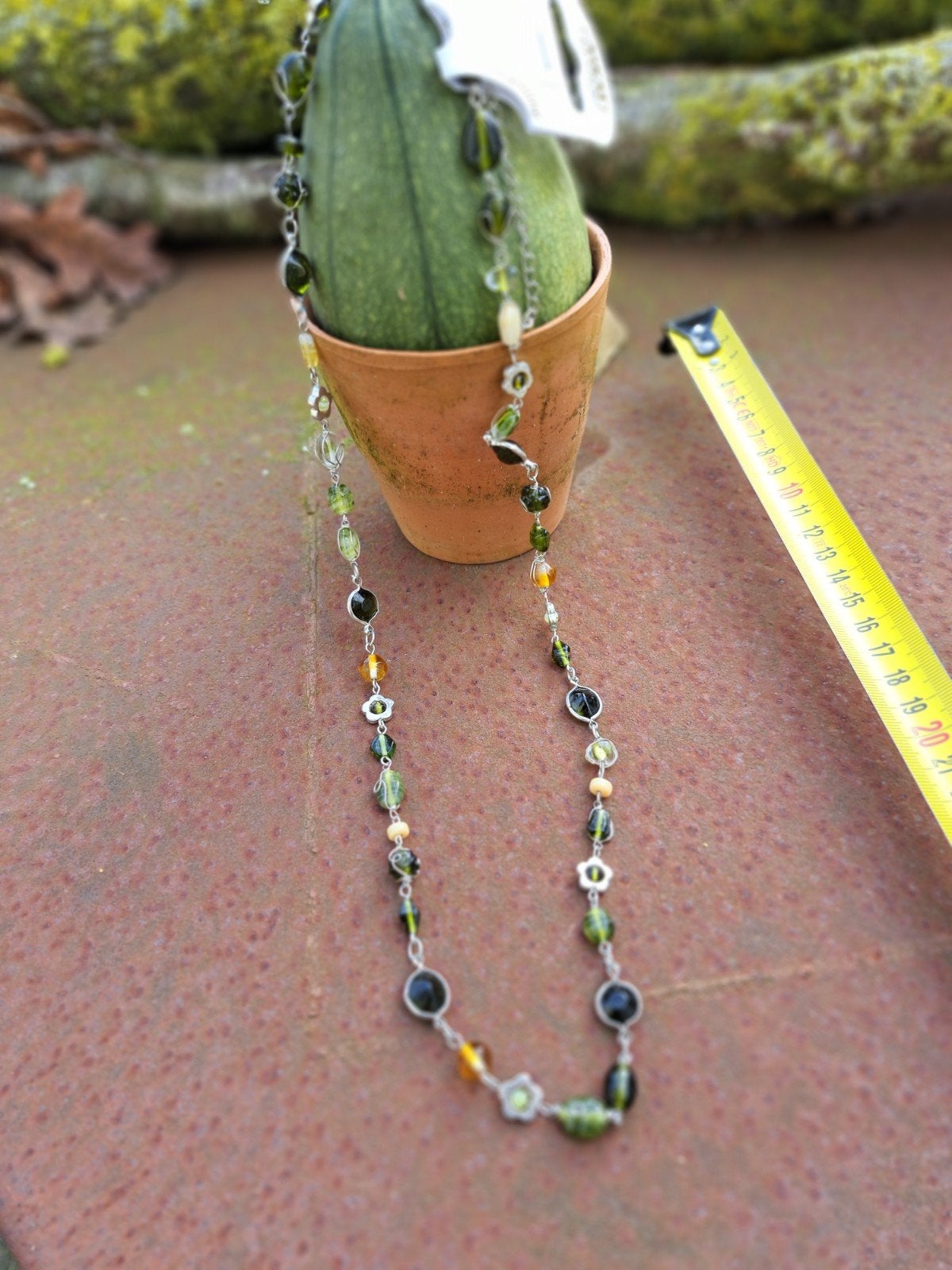 Lange kralenketting met bloemdetails - Nieuw, Ophalen of Verzenden, Nieuw, Groen, Overige materialen