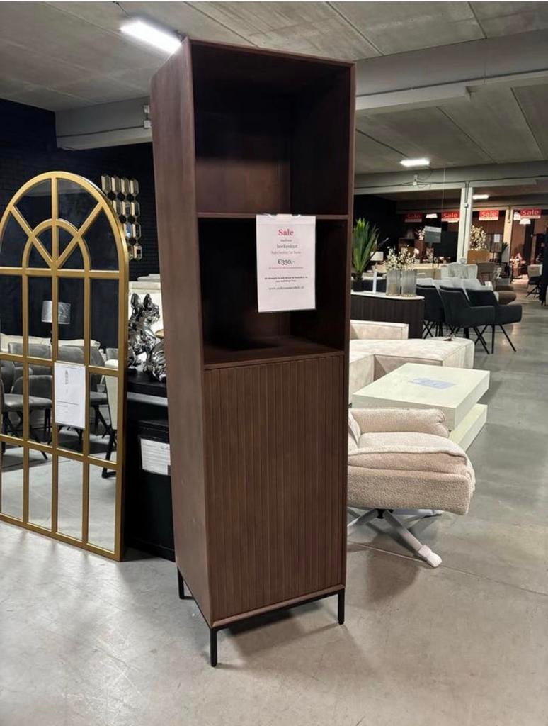 Stijlvolle Boekenkast Walnut - Modern Design, Ophalen, Minder dan 50 cm, 200 cm of meer, Zo goed als nieuw