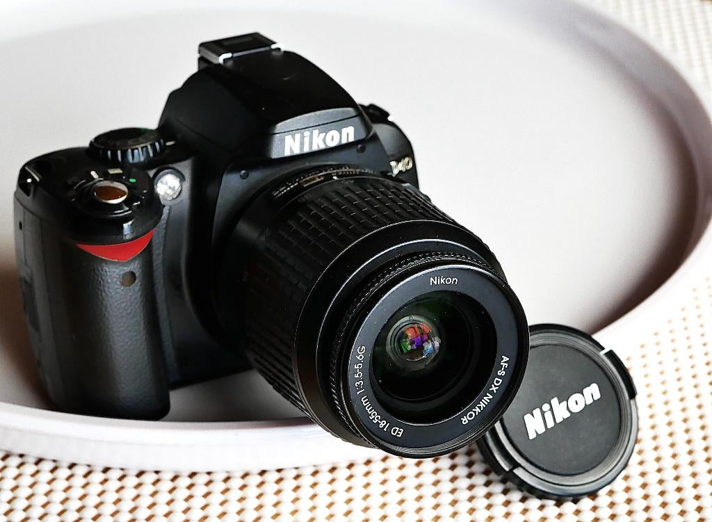 Nikon D40 +  Nikon DX AF Nikkor 18-55, Ophalen, 6 Megapixel, Zo goed als nieuw, Nikon