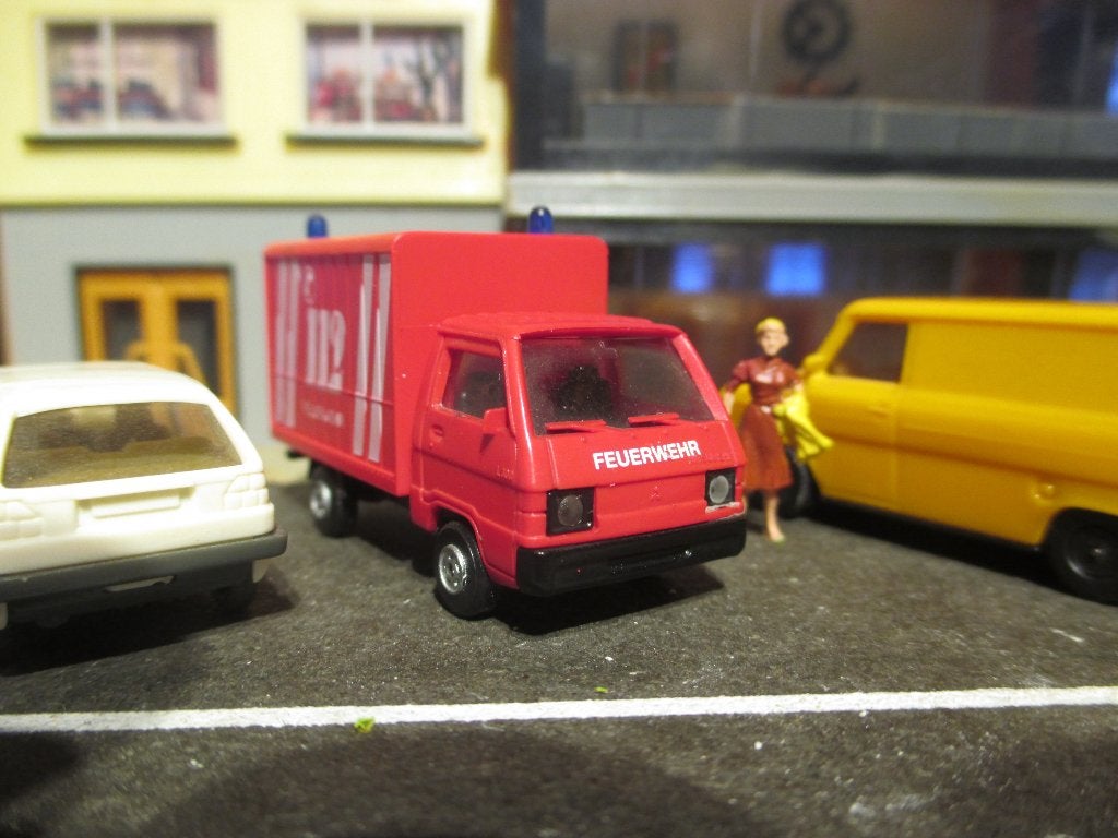 1979 Mitsubishi L300 Koffer Feuerwehr Brandweer uitvoering 3, Hobby en Vrije tijd, Modelauto's | 1:87, Ophalen of Verzenden, Zo goed als nieuw