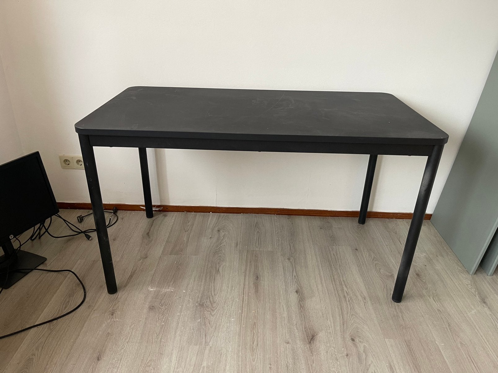 IKEA TOMMARYD tafel / bureau (130x70 cm) – zwart, Ophalen, Gebruikt, Zwart