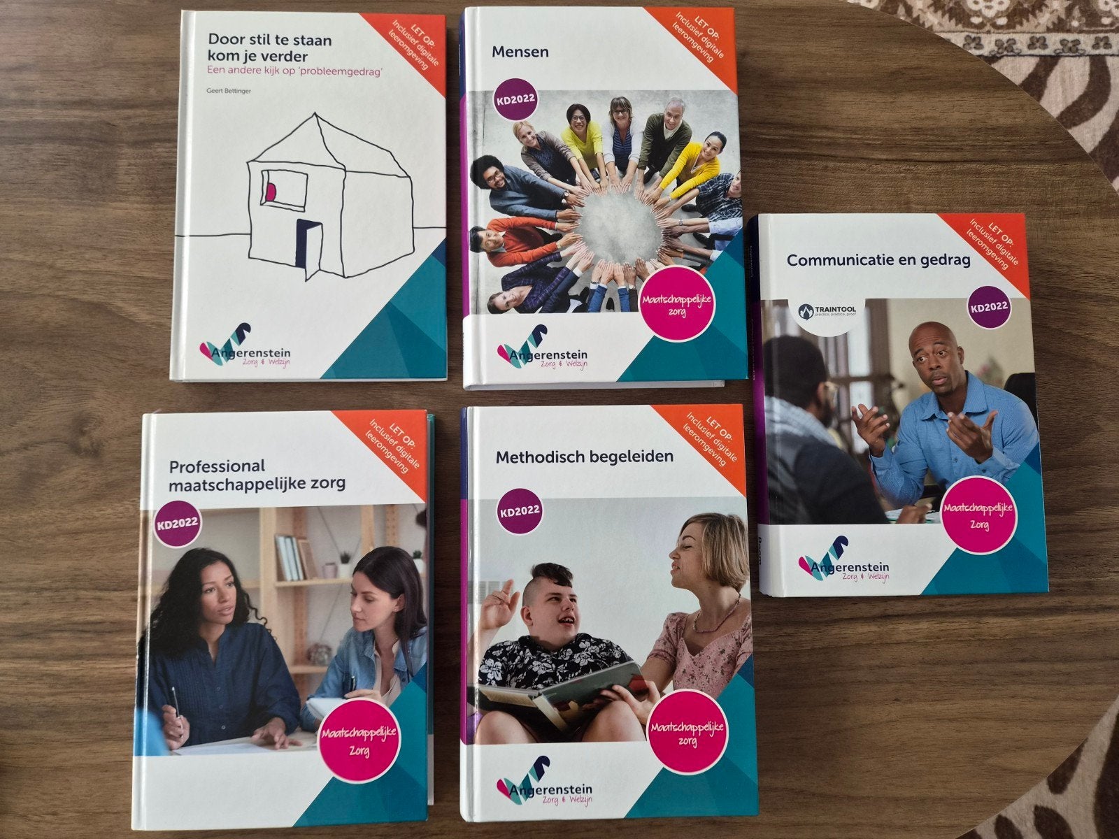Schoolboeken opleiding Maatschappelijke Zorg, Boeken, Schoolboeken, Ophalen, Zo goed als nieuw, Overige niveaus