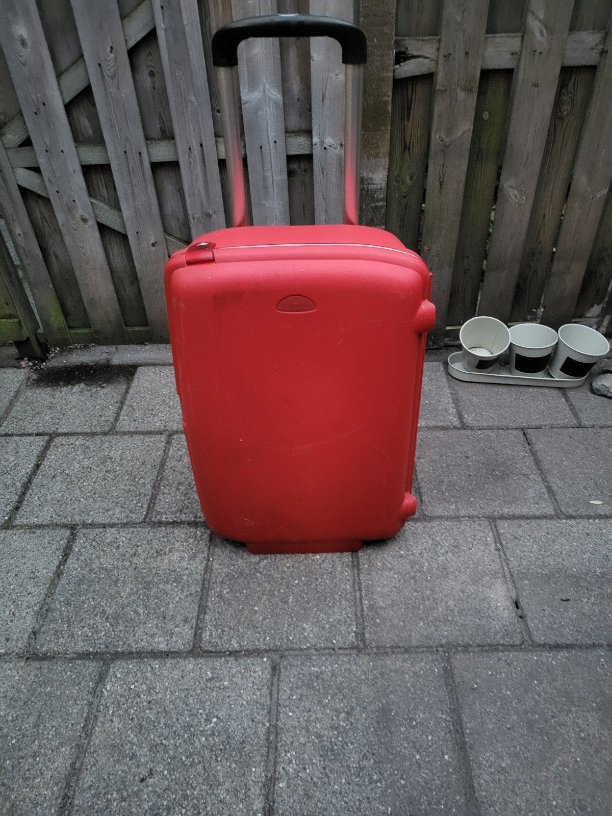 Rode koffer met uitschuifbare handgreep en wieltjes, Sieraden, Tassen en Uiterlijk, Koffers, Ophalen, Wieltjes, Gebruikt, 50 tot 60 cm