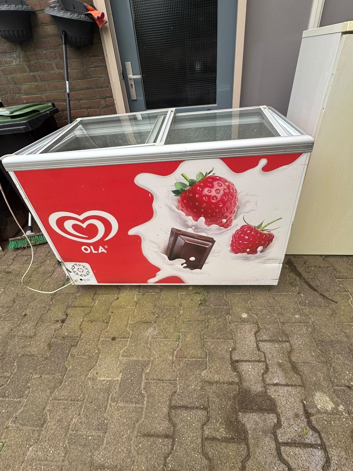 Ola diepvrieskast met glazen schuifdeksels