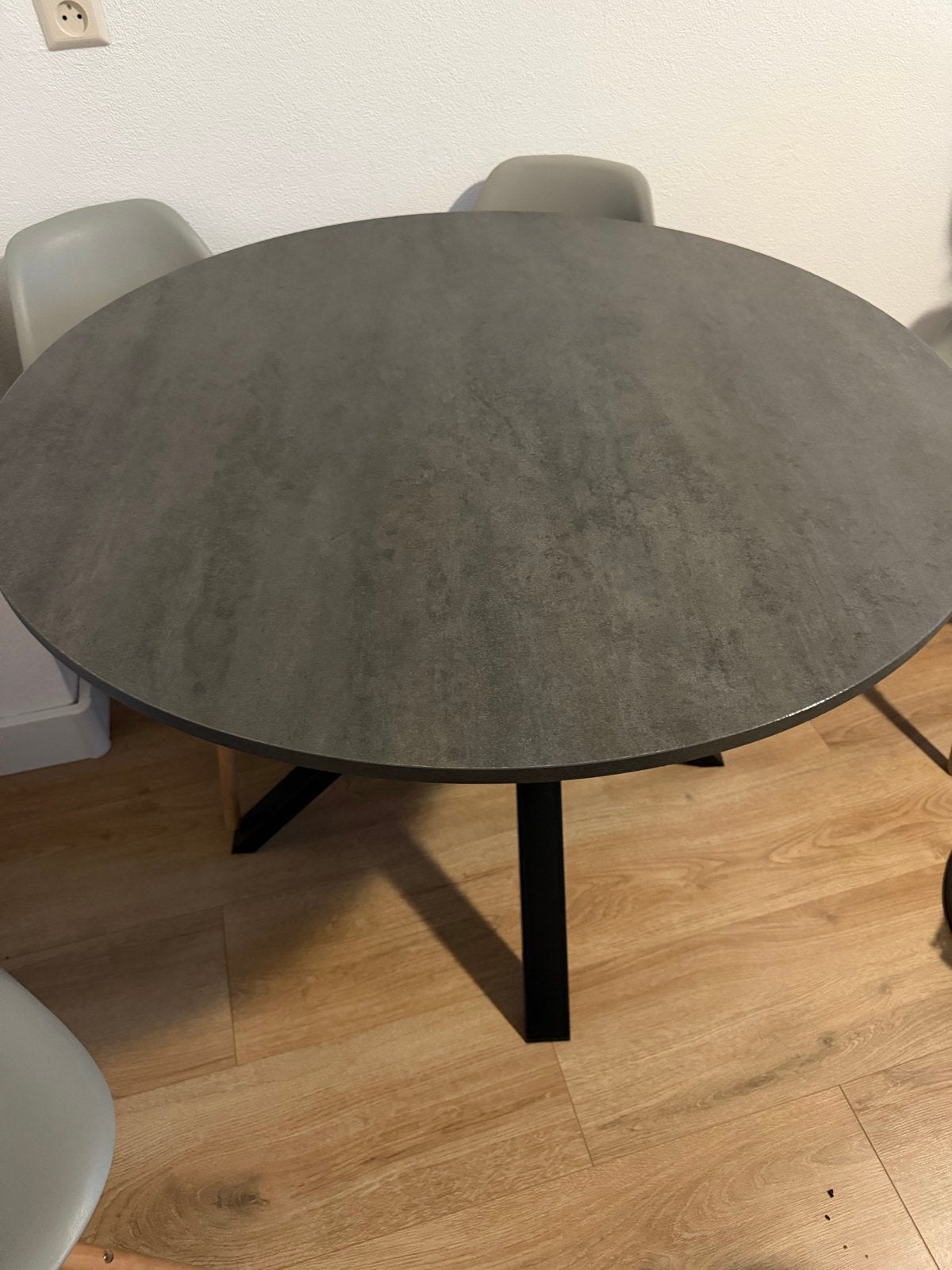 Moderne ronde eettafel met donkergrijs blad, Ophalen, Gebruikt, 100 tot 150 cm, Rond