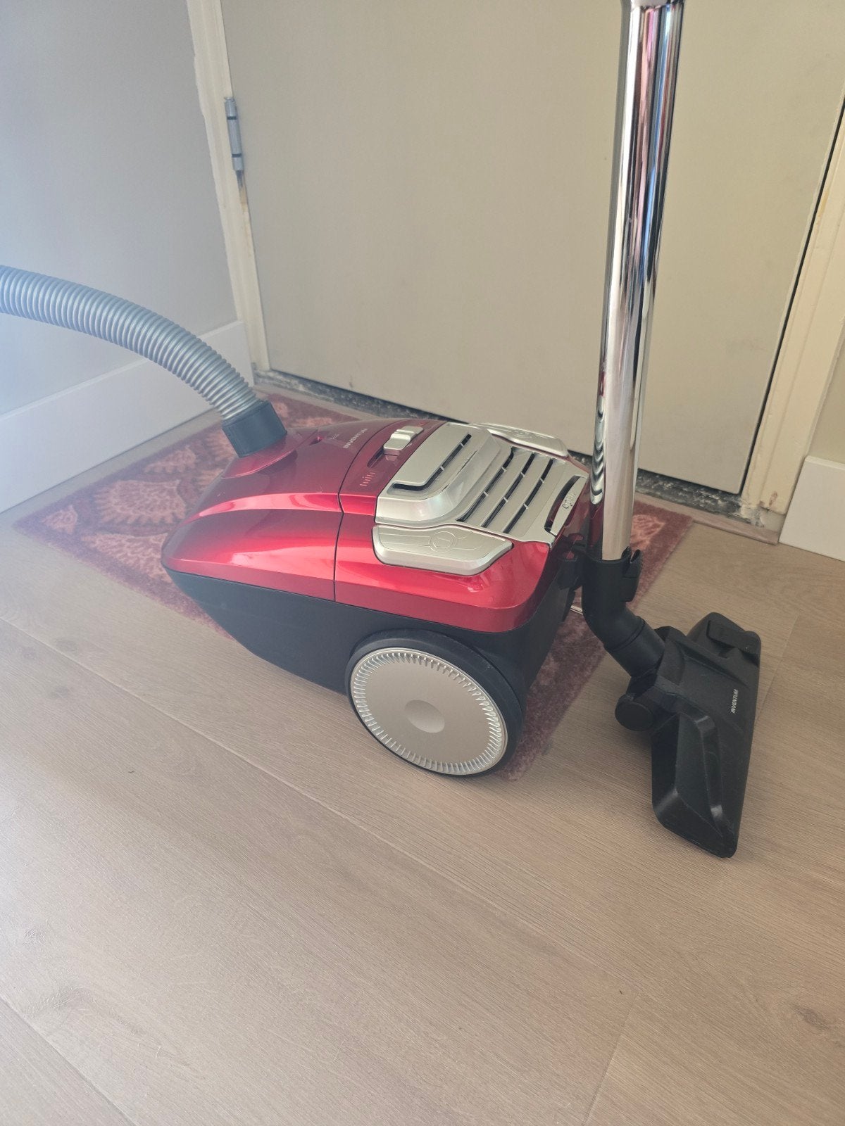 Inventum  Stofzuiger (ST306RZA) met 8 stofzakken, Overige merken, Gebruikt, Geschikt voor harde vloeren, Sledestofzuiger
