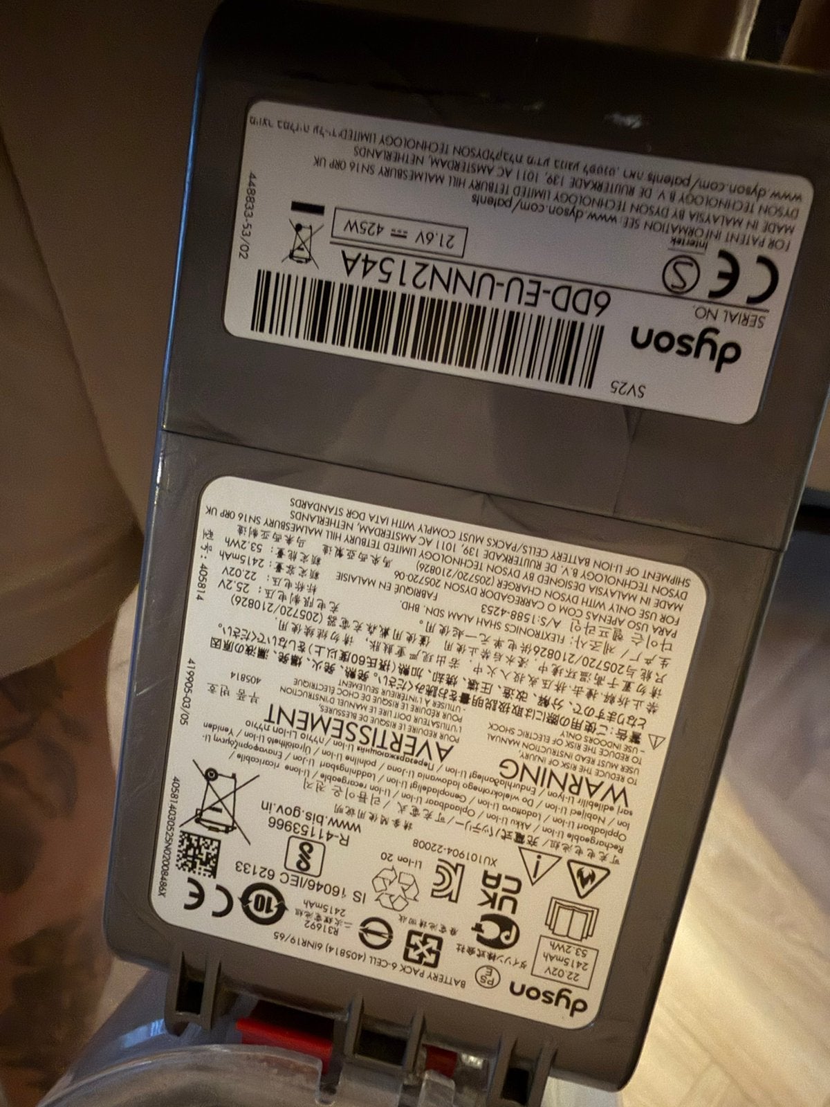 Foto 5 van Dyson V8 Absolute steelstofzuiger met accessoires