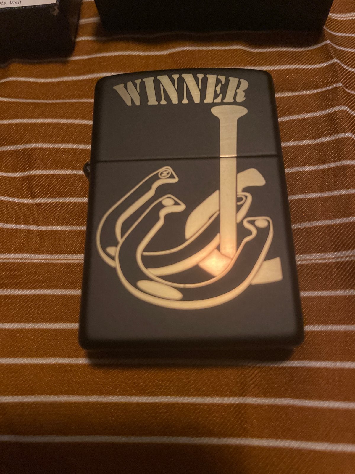 Originele Nieuwe Zippo aansteker Winner Symbool 2 Hoefijzers, Verzamelen, Rookartikelen, Aanstekers en Luciferdoosjes, Ophalen of Verzenden