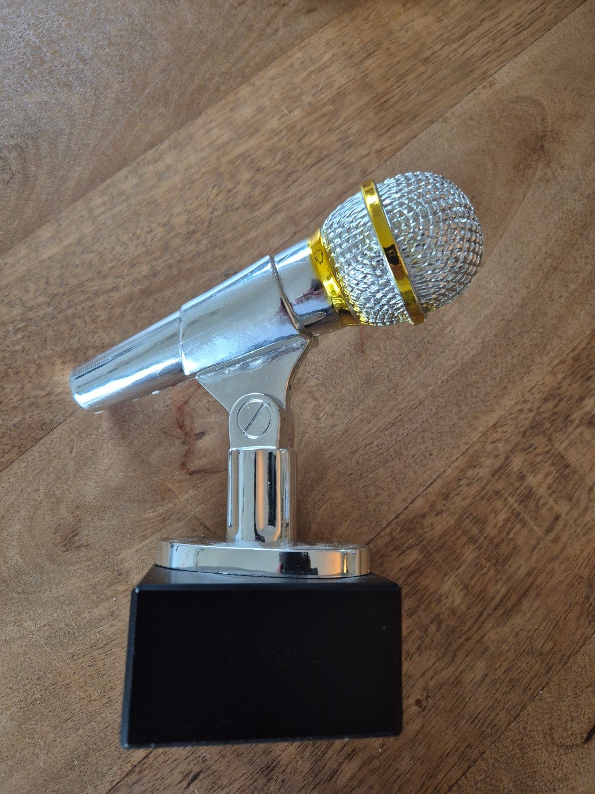 Microfoon Trofee - Zilver met Goud, Muziek en Instrumenten, Microfoons, Ophalen of Verzenden, Zo goed als nieuw, Overige typen