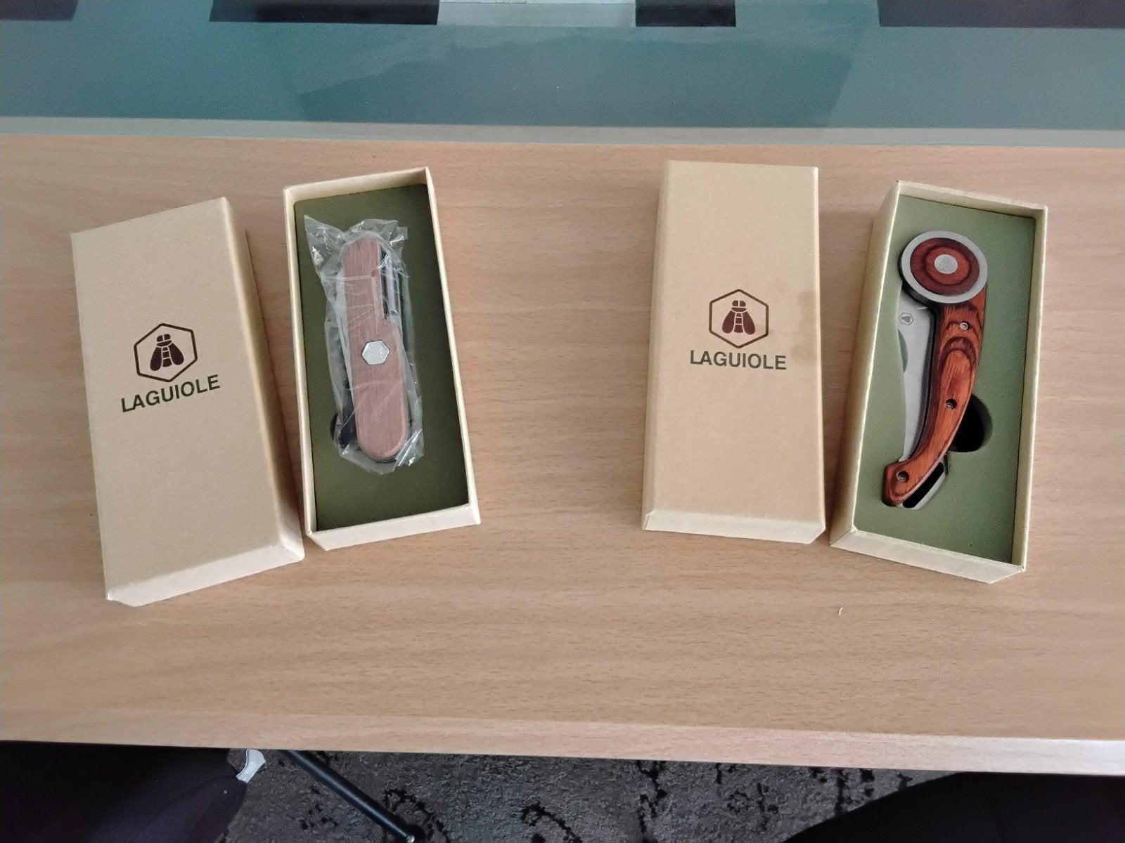 twee Laguiole zakmessen, Hobby en Vrije tijd, Overige Hobby en Vrije tijd, Ophalen, Zo goed als nieuw