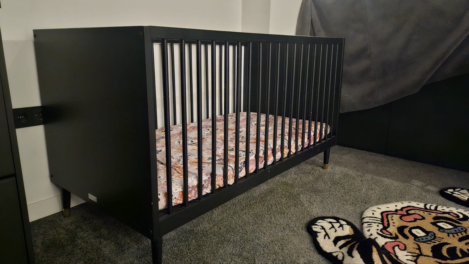 Bopita Babybed Cloë Mat Zwart met Gouden Accent incl zgan ma, Ophalen, Zo goed als nieuw, Minder dan 140 cm, Matras