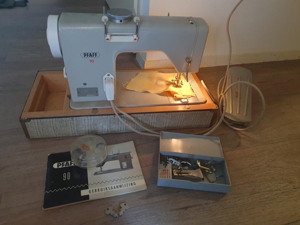 Pfaff 90 Naaimachine met accessoires en handleiding, Hobby en Vrije tijd, Ophalen, Gebruikt, Naaimachine, Pfaff