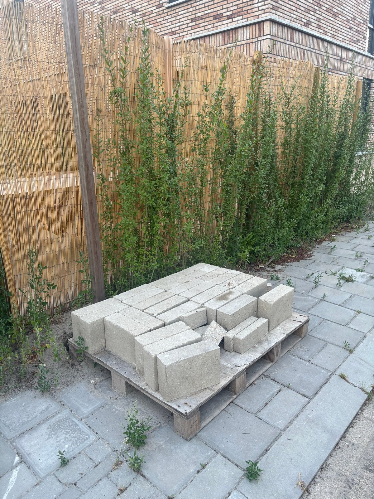 Beton blokken op pallet, Doe-het-zelf en Verbouw, Metselstenen, Ophalen, Nieuw, Beton