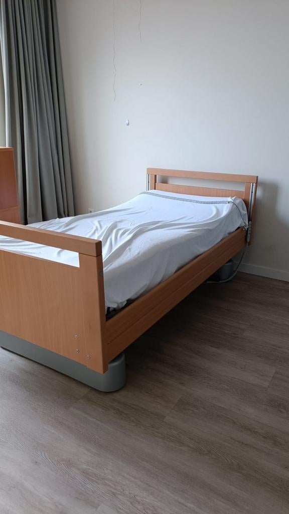 Hoog/laag bed, zorgbed met onrust hekken en handbediening, Ophalen, Nieuw, Eenpersoons