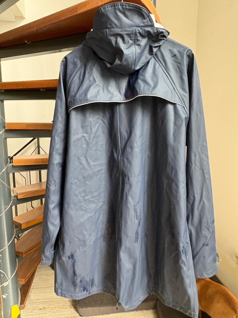 Donkerblauwe regenjas met capuchon, Ophalen of Verzenden, Gedragen, Maat 46/48 (XL) of groter, Blauw