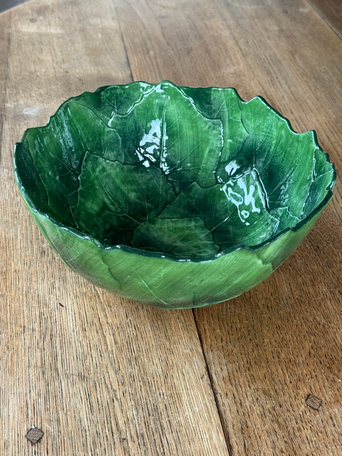 Vintage Vietri Italy ‘Foglia Fresca’ koolblad schaal - 26cm, Gebruikt, Porselein of Keramiek, Schaal, Rond