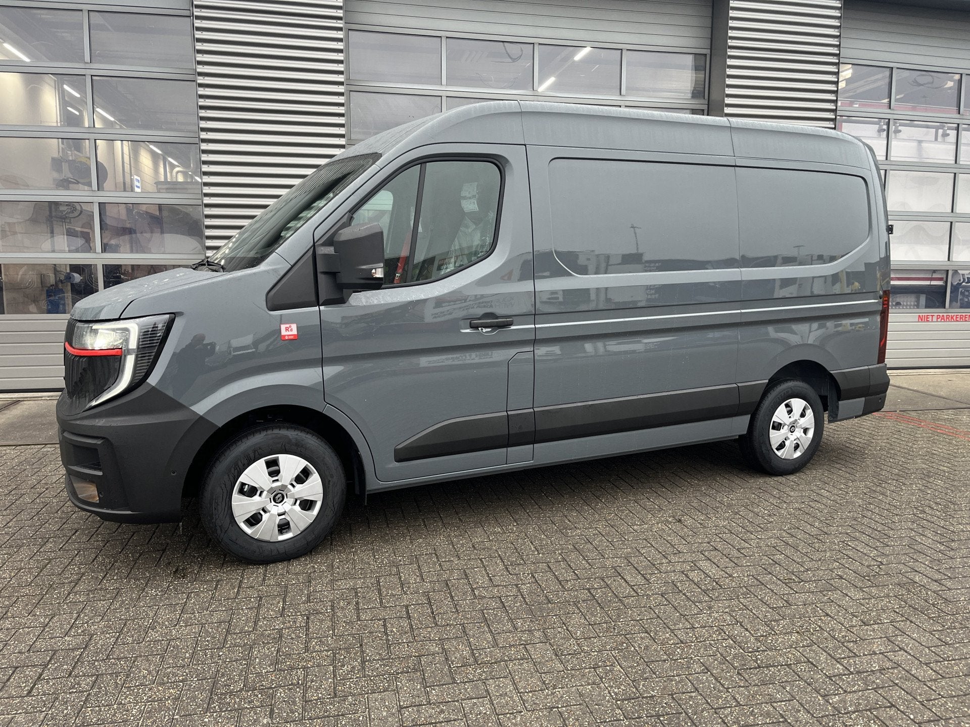Renault Master E-Tech 87Kwh Longrange Red Edition (bj 2026), Auto's, Euro 6, 2000 kg, Renault, Origineel Nederlands