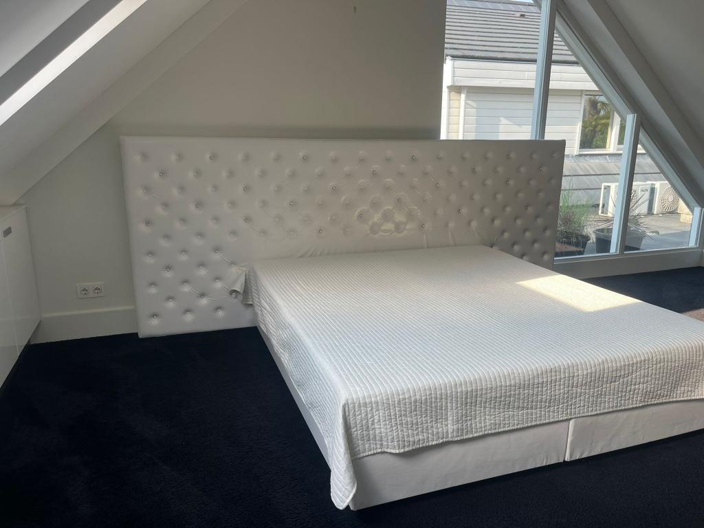 Boxspring te koop | Tilburg, Huis en Inrichting, Slaapkamer | Bedden, Ophalen, Gebruikt, Wit, Tweepersoons