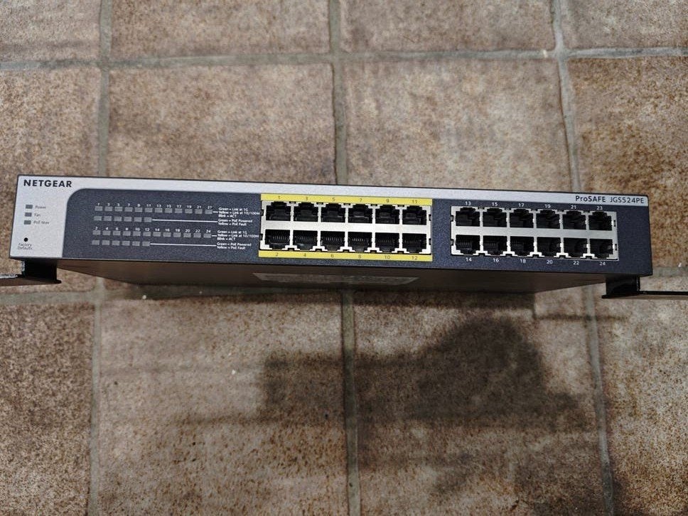 Netgear ProSAFE JGS524PE PoE+ Gigabit Switch 24-poorts, Computers en Software, Netwerk switches, Ophalen of Verzenden