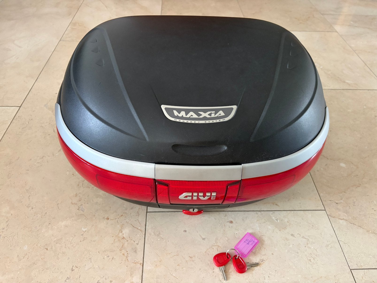 Givi topkoffer beschadigde sierlijst., Ophalen, Zo goed als nieuw