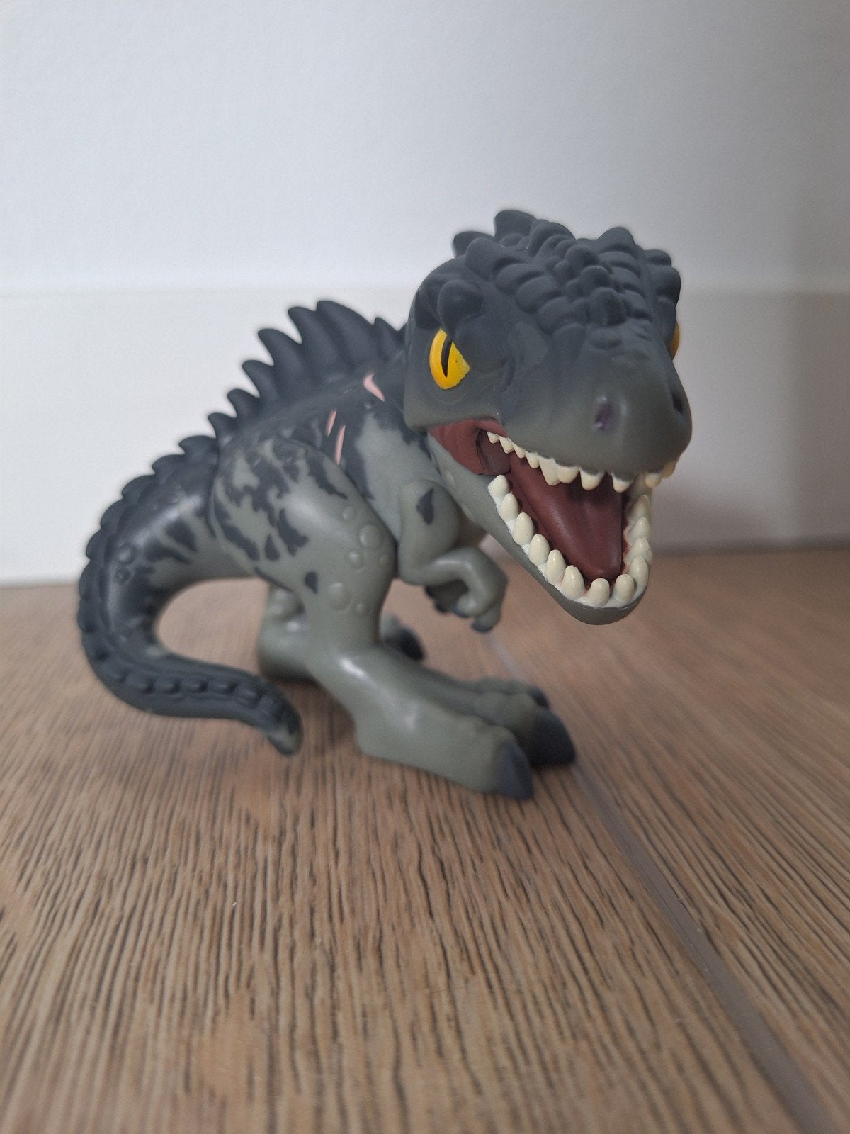 jurassic world vinyl figure - 1/6 giganotosaurus, Ophalen of Verzenden, Nieuw