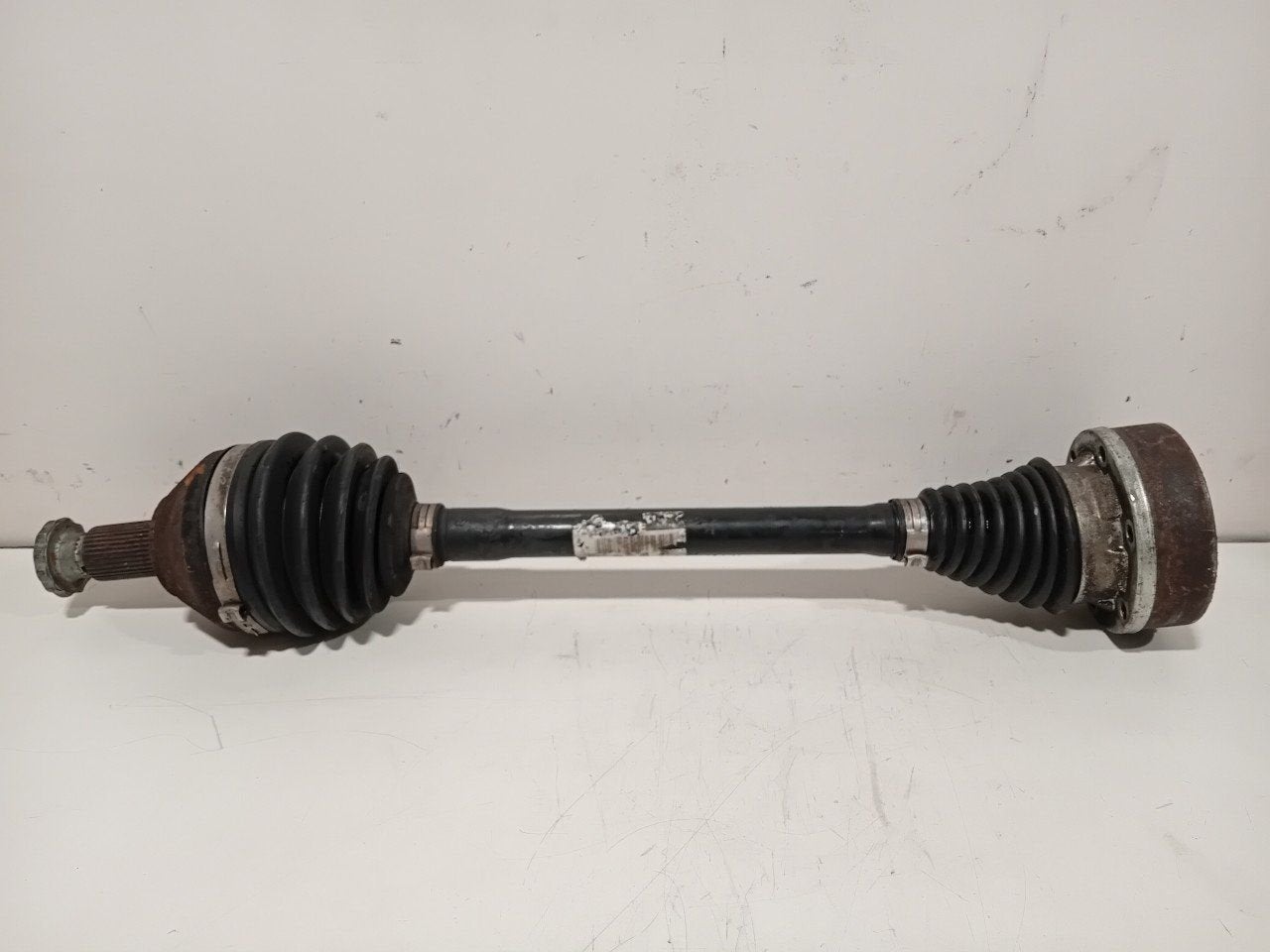 Aandrijfas links voor Volkswagen Polo, Auto-onderdelen, Onderdelen@venauto.nl, Van der Ven Autorecycling B.V., Gebruikt, Ettenseweg 76, 4706 PB Roosendaal, The Netherlands