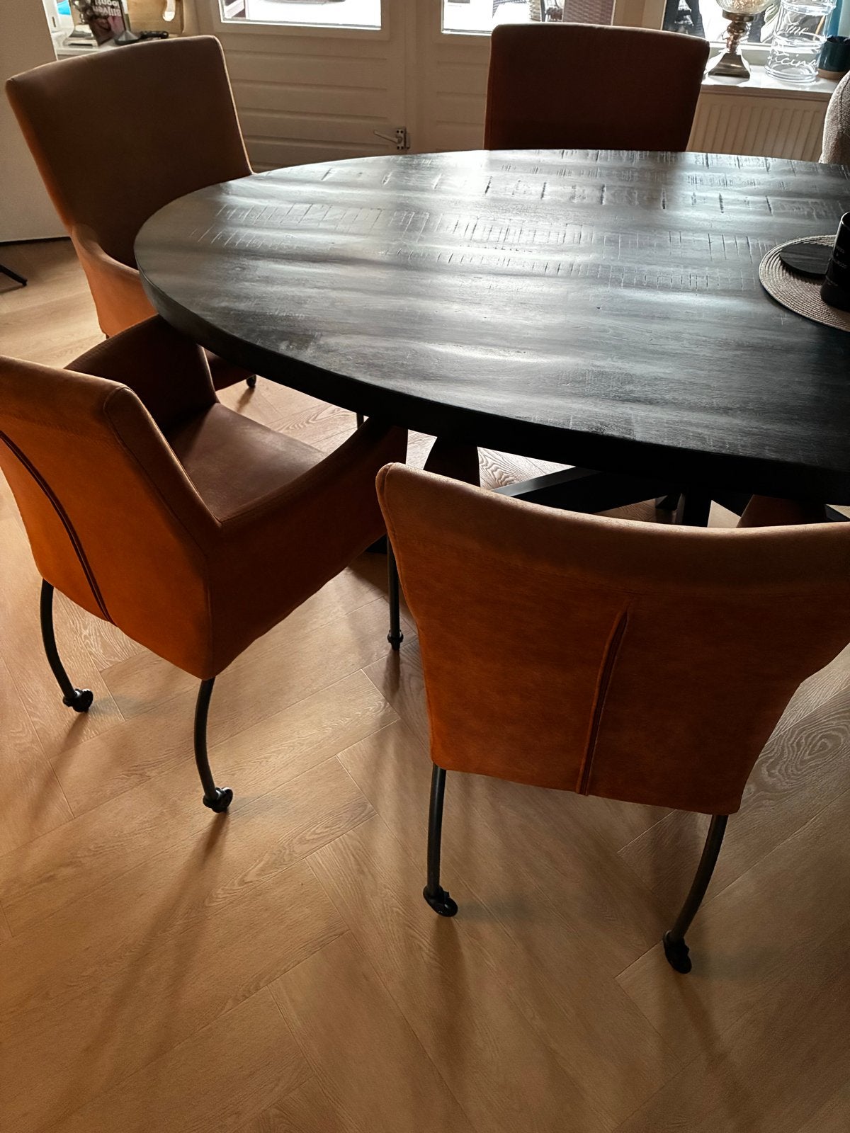 Set van 4 oranje eetkamerstoelen met wieltjes, Huis en Inrichting, Stoelen, Ophalen, Gebruikt, Overige kleuren, Vier